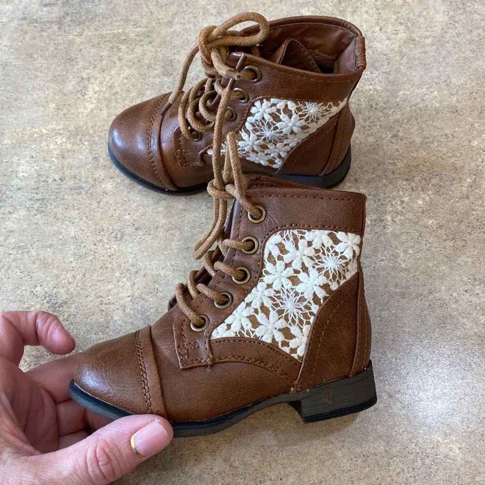 Little girl, Link boots, size 4